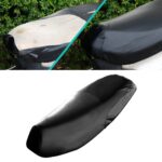 La funda impermeable del asiento de cuero negro de la motocicleta evita tomar el sol en el asiento. Ancho: 25-35 cm