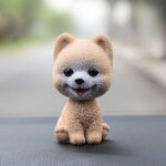 Adornos de coche para perro con cabeza temblorosa, resinas, regalos de Año Nuevo con perro de dibujos animados encantadores con cinta adhesiva de doble cara, Pomeranian Cartoon Dog