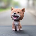 Adornos de coche para perro con cabeza temblorosa, resinas, regalos de Año Nuevo con perro de dibujos animados encantadores con cinta adhesiva de doble cara, Inu Cartoon Dog
