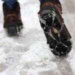 Un par de cubiertas antideslizantes para zapatos con cadena de escalada y senderismo con pinza de hielo antideslizante de 8 dientes, 8 Teeth Black