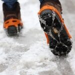 Un par de cubiertas antideslizantes para zapatos con cadena de escalada y senderismo con pinza de hielo antideslizante de 8 dientes, 8 Teeth Orange