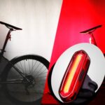 AQY-096 Luz trasera de bicicleta LED de doble color recargable USB desmontable IPX4, White & Red
