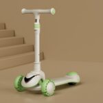 XOEYU K8 Patinete Infantil Plegable Ajustable Multifuncional con Música y Luces, Single Green