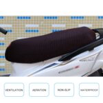 Funda impermeable para asiento con aislamiento térmico y protección solar para motocicleta, evita tomar el sol en el asiento, protege el cojín del scooter, tamaño: M, longitud: 60-70 cm;Ancho: 40-45cm, Size: M (Black Red) - Imagen 2