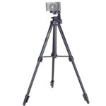 YUNTENG VCT-680RM Soporte de trípode de aleación de aluminio con patas plegables de 4 secciones con cabezal de trípode tridimensional para cámara DSLR y digital, altura ajustable: 46-138 cm, VCT-680RM