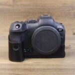 Para Canon EOS R7 Base de media funda para cámara de cuero PU con rosca de 1/4 pulgadas, For Canon EOS R7