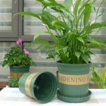 Macetas para plantas Macetas para guardería Macetas de plástico Macetas de galones creativos con bandeja, Tamaño: 12 * 16 * 12 cm