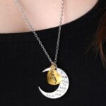 Collar con colgante chapado en aleación en forma de media luna con saludos grabados en la parte posterior para la familia, diámetro 3 cm, perímetro 9,4 cm (plata + oro para mamá), For mam