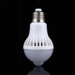 Distancia del sensor: 4-6 m, CA 85-265 V, E27 9W Warm White - Imagen 2