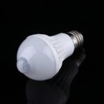 Distancia del sensor: 4-6 m, CA 85-265 V, E27 9W Warm White - Imagen 3