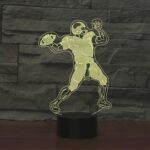 Lámpara de mesa de luz LED colorida de visión 3D con forma de mariscal de campo de rugby, versión de control remoto de 16 colores
