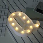 Luz navideña LED colgante de pie blanca cálida con pilas secas, Q