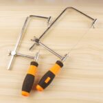 Sierra para metales en forma de U con hojas para metal / madera / tubo de plástico / alambre Herramienta de mano para bricolaje Sierra portátil para carpintería, ancho: 105 mm - Imagen 4