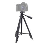 YUNTENG VCT-681 SLR / Micro-SLR / Trípode para cámaras digitales de 138 cm, patas de aluminio plegables de 4 secciones, adecuado para Canon / Nikon / Panasonic / Pentax / Casio / Sony / Fuji (capacidad de carga: 3 kg)