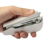 Mini máquina de coser mecánica de mano, entrega de colores aleatorios - Imagen 4