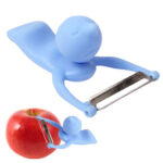 Pelador de cuchillas de cocina de frutas y verduras en forma de hombre con mango de ABS duradero (azul)