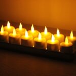 12 piezas de luz de vela con parpadeo de Tealight LED sin llama, Luz de decoración del hogar recargable con tablero de carga
