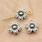 30 piezas de aleación de plata tibetana, abalorios de flores, abalorios espaciadores de flores, tamaño: 9x9x5mm