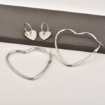 Conjunto de pendientes de aro de corazón de amor de metal simple de moda para mujer - Imagen 5