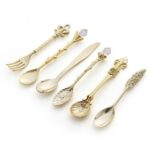 Juego de Mini cucharas de café Vintage, juego de cucharas de café talladas de Metal de estilo real, cubiertos para postre, utensilios de cocina, 2 juegos, Gold
