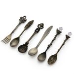 Juego de Mini cucharas de café Vintage, juego de cucharas de café talladas de Metal de estilo real, cubiertos para postre, utensilios de cocina, 2 juegos, Antique Bronze（With Antique Fork）