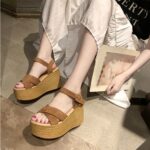 Sandalias de ante con plataforma descuidada, 39