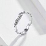 Anillo de plata esterlina Anillo de plumas blancas Anillo simple de moda