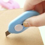 Lindo sólido Mini cuchillo portátil cortador de papel hoja de afeitar papelería de oficina