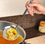 Colador de malla de aceite para residuos vegetales, espumadera de malla de acero inoxidable para cocina, 2 uds., tamaño: 19x7,3x6,2 cm, 19x7.3x6.2cm - Imagen 5