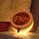Linda luz nocturna de silicona para ratón con función de reloj despertador electrónico Lámpara de escritorio para dormir junto a la cama Reloj de aprendizaje - Imagen 4
