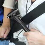 Martillo salvavidas de seguridad para coche, rompeventanas multifuncional de emergencia para coche, Deluxed Black With Fixed Rack - Imagen 4