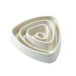 Cuenco de comida para perros antiasfixia con cuenco lento para mascotas resistente al triángulo de plástico, Large Beige