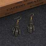4 pares de pendientes de personajes de Halloween, adornos navideños de aleación, estilo:, Gold Claw - Imagen 2