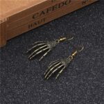 4 pares de pendientes de personajes de Halloween, adornos navideños de aleación, estilo:, Gold Claw - Imagen 3
