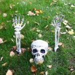 Accesorios de decoración de terror de mano y pierna de calavera de simulación de Halloween, Hand Bone Skull, 5 In 1, Spray Color 5 In 1