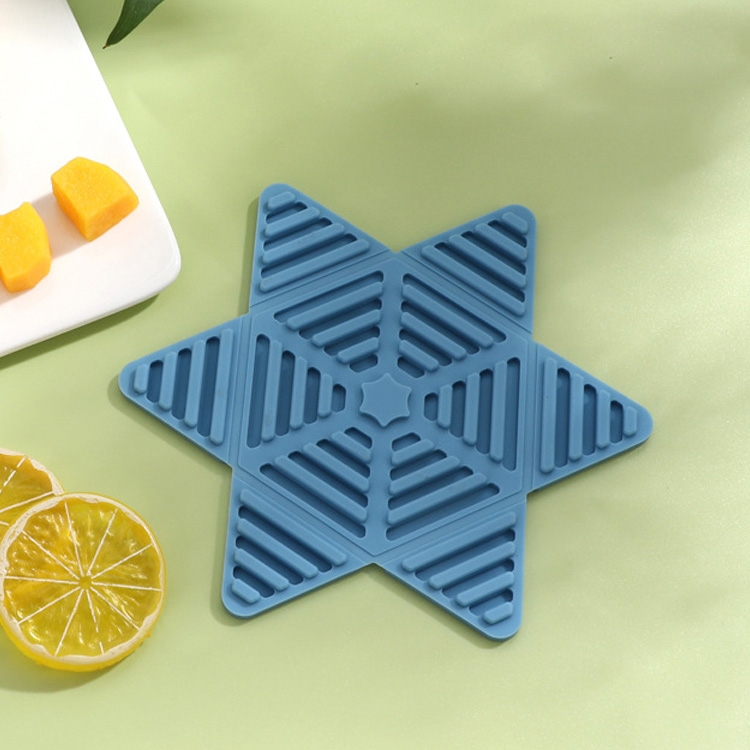 TBD0603214301C.jpg Cojín de olla plegable de 3 uds, almohadilla de aislamiento de taza de té de silicona, manteles individuales antideslizantes para mesa de casa, Blue - Imagen 1