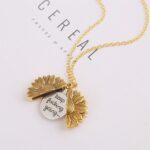 La forma de los girasoles de la aleación puede abrir el colgante de los accesorios del grabado del lado doble, N2003-22 Ancient Gold Necklace - Imagen 3