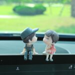 2 uds adorno de coche adorno encantador beso pareja muñeca, color:, Gray