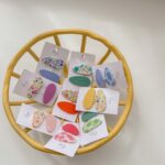 2 juegos de pinzas para el pelo con forma de gota de bebé con lunares florales de Color caramelo - Imagen 4
