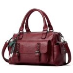 048 Bolso bandolera de gran capacidad con varios compartimentos en piel granulada