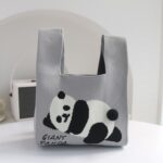 Bolso de punto de panda gigante de primavera y verano Bolso de estilo chaleco de dibujos animados de gran capacidad