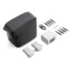 El kit Fly More Plus original para DJI Mini 3 Pro contiene baterías de 3850 mAh, hélices y un centro de carga. - Imagen 2