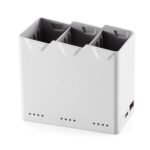 El kit Fly More Plus original para DJI Mini 3 Pro contiene baterías de 3850 mAh, hélices y un centro de carga. - Imagen 5