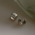 Pendientes cuadrados anchos de aguja de plata Tipo de hebilla Fácil de usar sin aretes de selección - Imagen 3