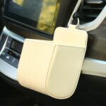 Caja de almacenamiento colgante para tarjeta de teléfono móvil multifuncional de cuero con salida de aire para coche, Beige