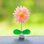 Bonita Margarita pequeña, adorno para coche, salpicadero de coche, decoración temblorosa