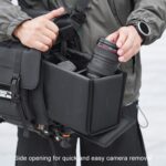 Cwatcun D115 Bolso bandolera para cámara DSLR con película de cuero impermeable, Black Large - Imagen 13