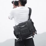 Cwatcun D115 Bolso bandolera para cámara DSLR con película de cuero impermeable, Black Large - Imagen 15