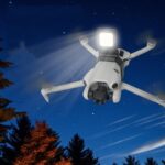 Foco LED ultrabrillante para vuelo nocturno con ajuste de 180 grados y 3 modos de luz, compatible con DJI Mini 4 Pro.