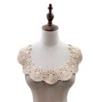 Collar bordado de encaje de seda de leche Collar falso hueco Accesorios de ropa de bricolaje, Tamaño: aproximadamente 32 x 26 cm, Beige